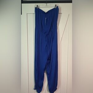 Woman’s strapless jumpsuit